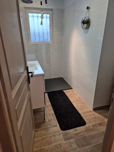 Salle de bain après travaux, douche italienne