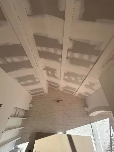 Combles après travaux, plafond fini